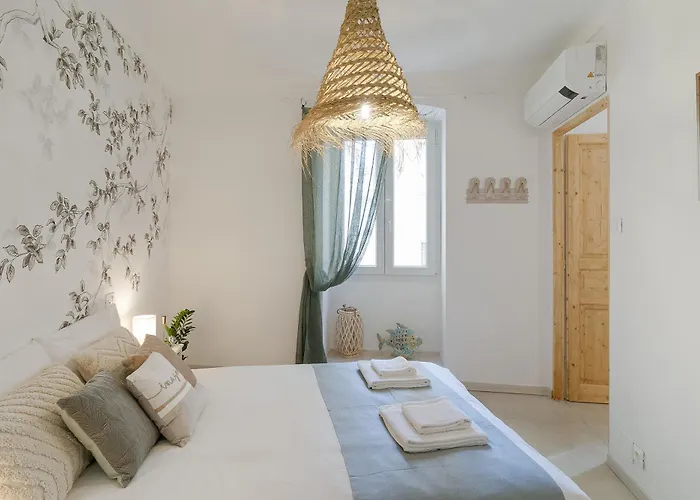 Guesthost - Azurea & Roomy Flat Apartamento